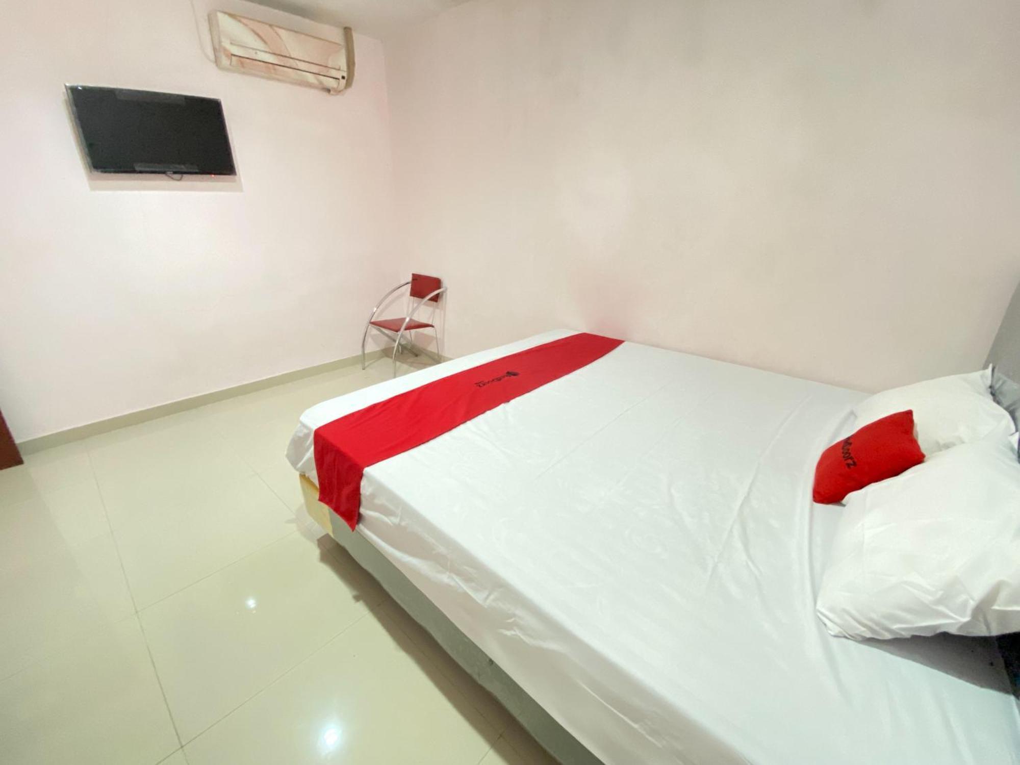 Reddoorz At Homestay Madu Makassar Exterior foto